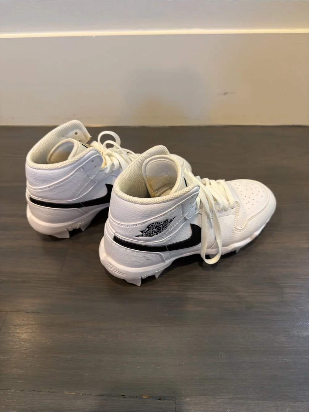 Boys Jordan 1 Mid Cleats